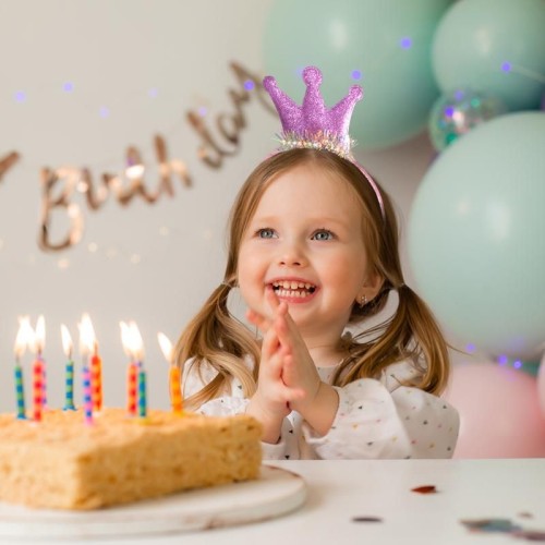 Przejdź do produktu Opaska na włosy LED z koroną 1 z 3 kolorów Birthday Fun, Trendhaus