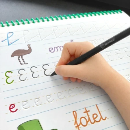 pisze-litery-i-wyrazy-kaligrafia-ksiazeczka-z-rowkami-znikajacy-atrament-wzory-3d-zabawy-grafomotoryczne-terapia-reki (3).jpg